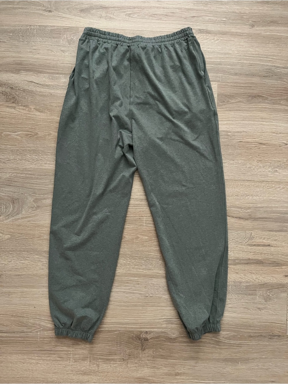 Vuori Women’s Boyfriend Sweatpant Light Blue Green - Size Medium - Picture 5 of 5